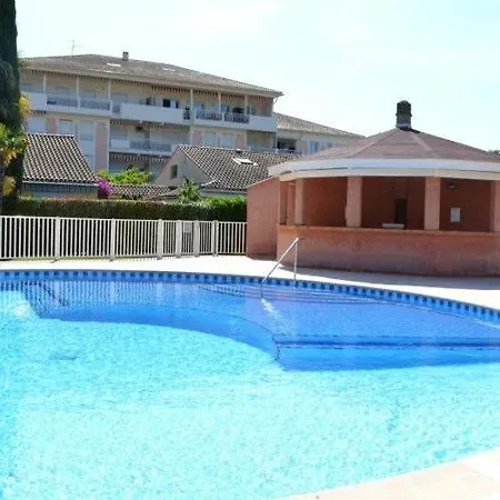 Mazet Tahiti Parc Apartment Le Lavandou